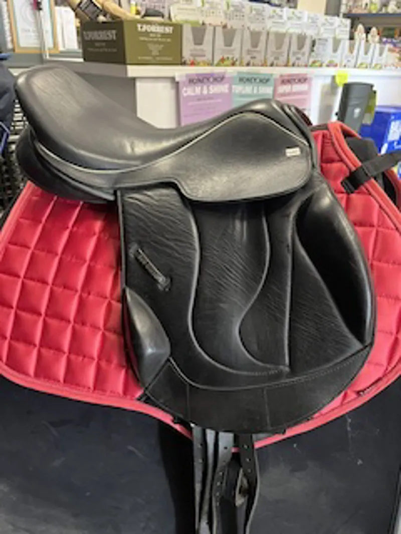 Sue Carson 18 inch Jump Saddle Black MW